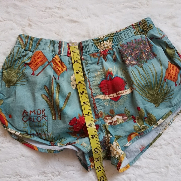 Frida Kahlo Shorts - Picture 5 of 8